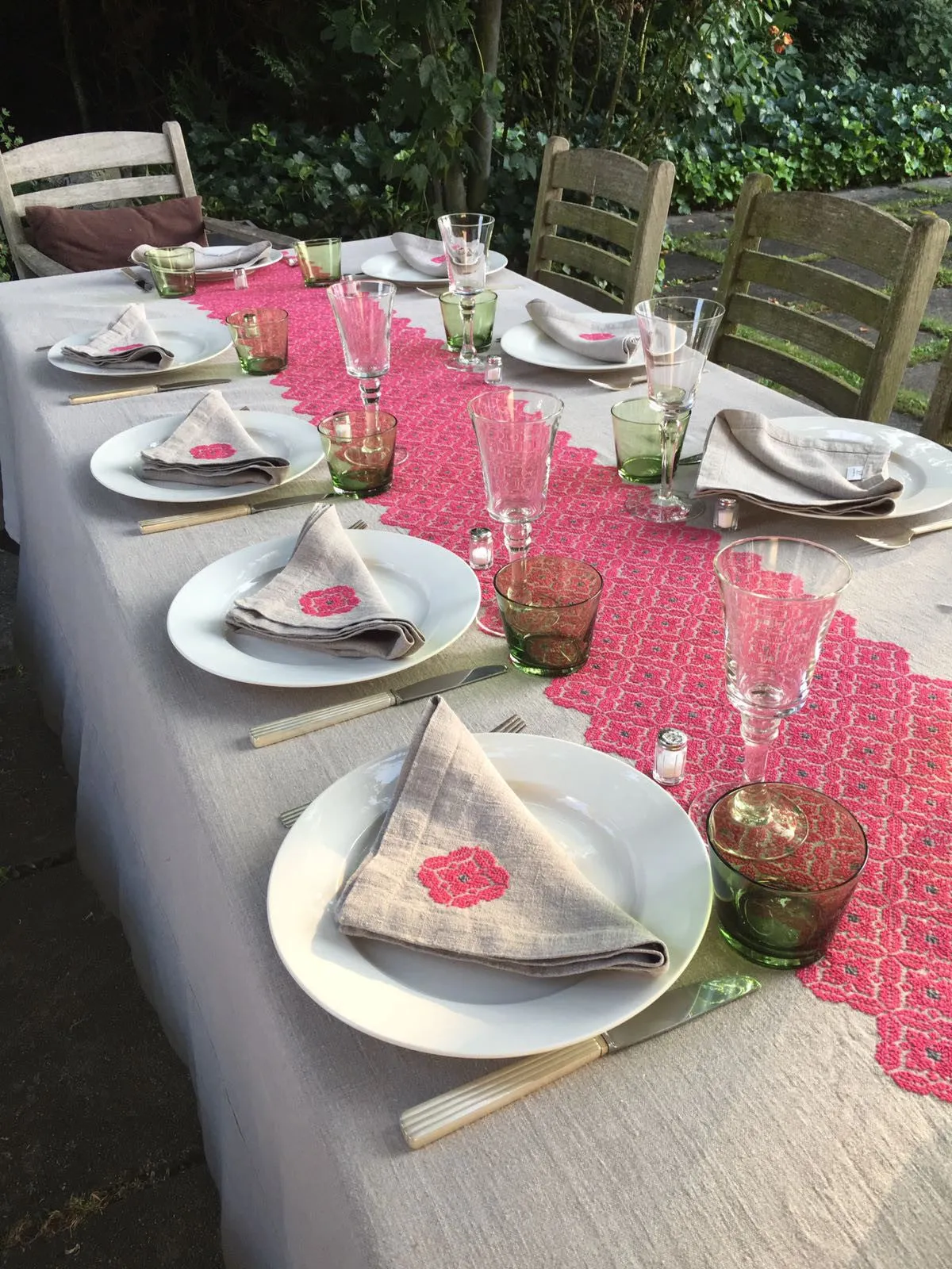 LINEN TABLECLOTH HOT PINK POPPY | 350 x 180 cm