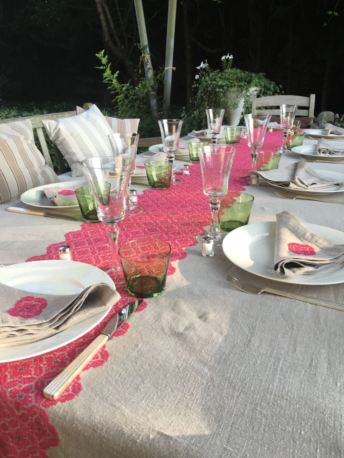 LINEN TABLECLOTH HOT PINK POPPY | 350 x 180 cm