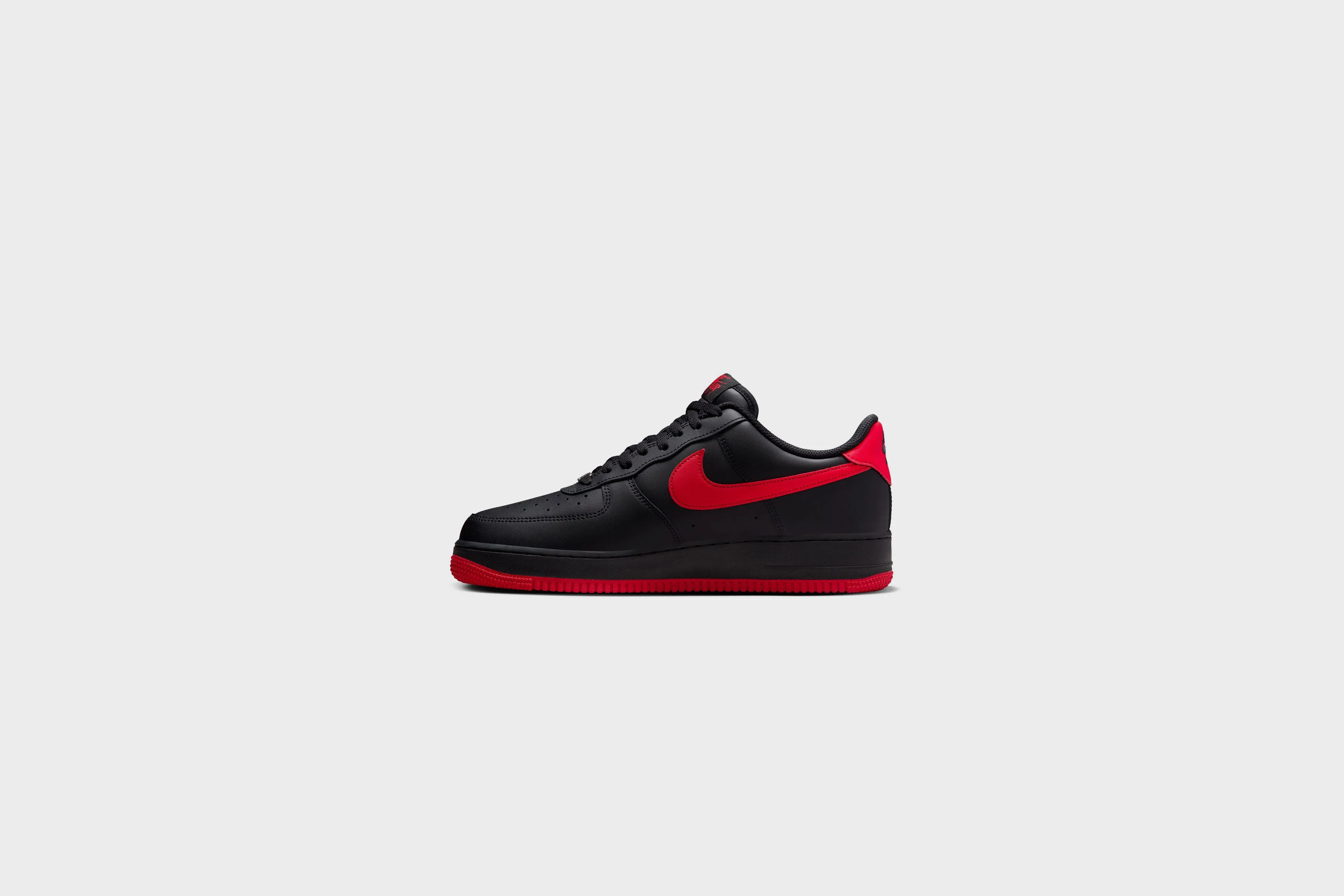 Nike Air Force 1 ‘07 (Black/University Red-Black)